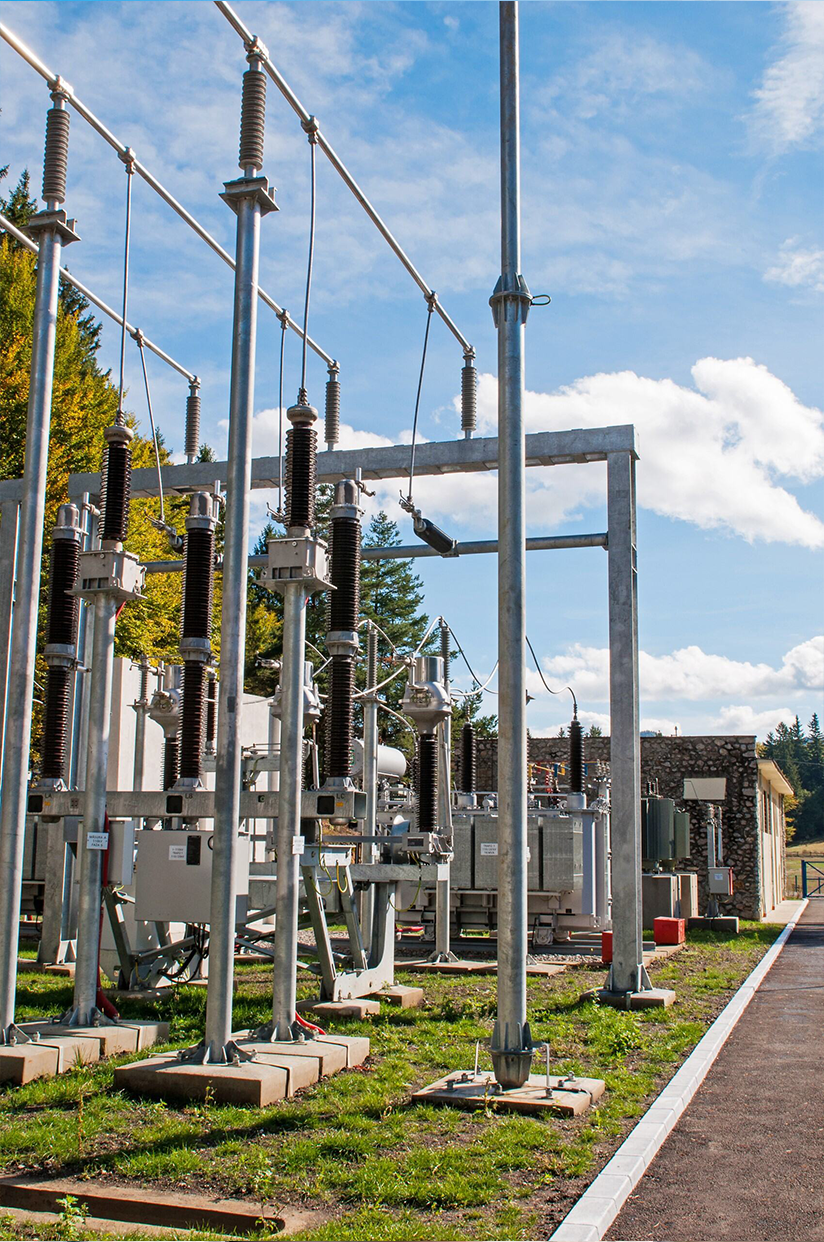 Stație electrică în aer liber.